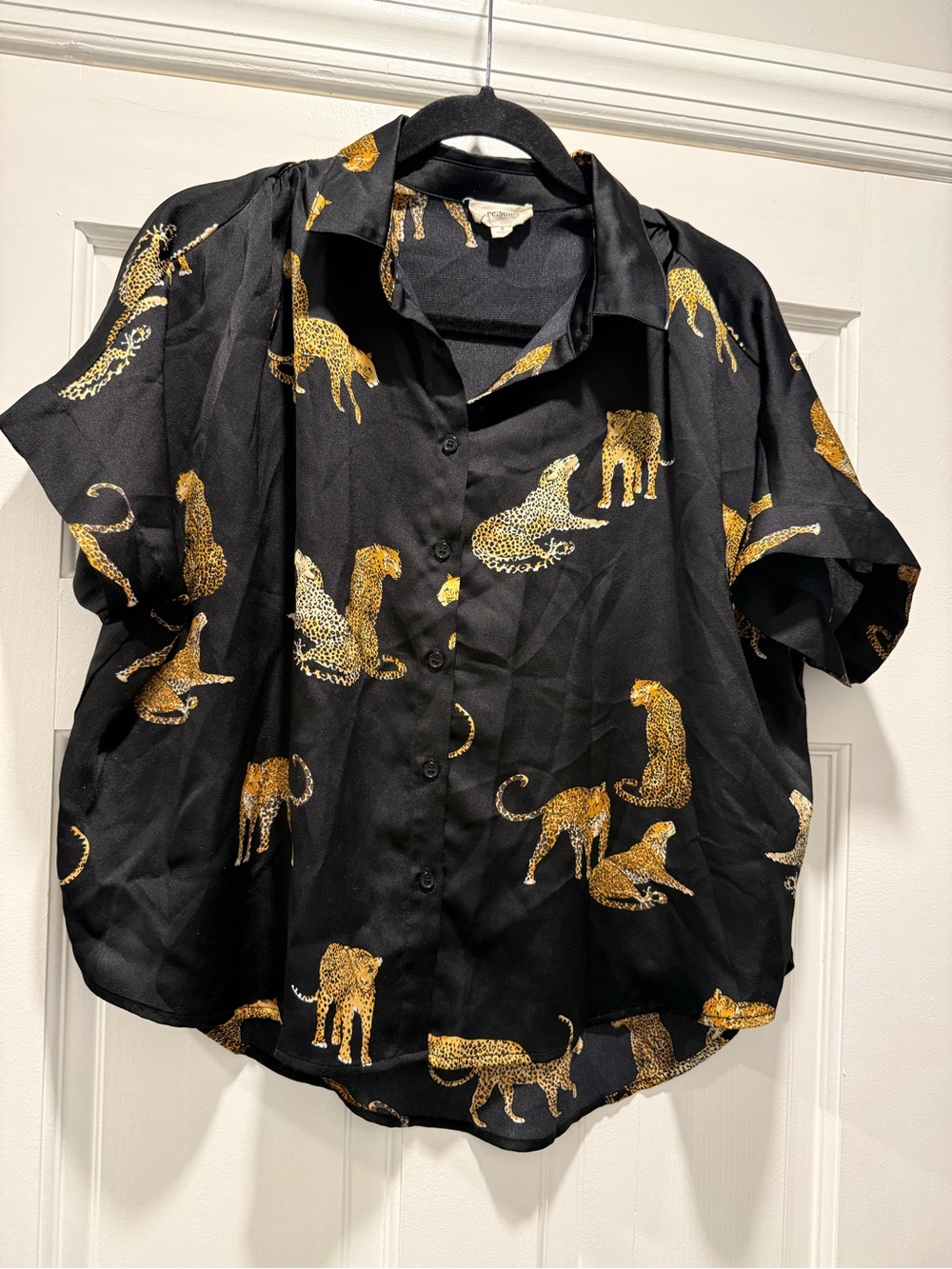 eesome Black Short-Sleeve Button-Down Shirt with Gold Leopard Motif size Small
